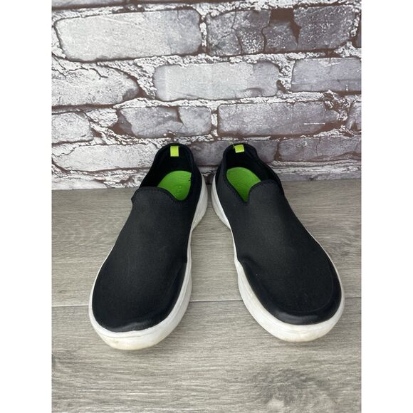 OOFOS OOmg eeZee Black White Slip On Recovery Shoes Canvas Women Sz 8.5M US/39.5 - Picture 1 of 16